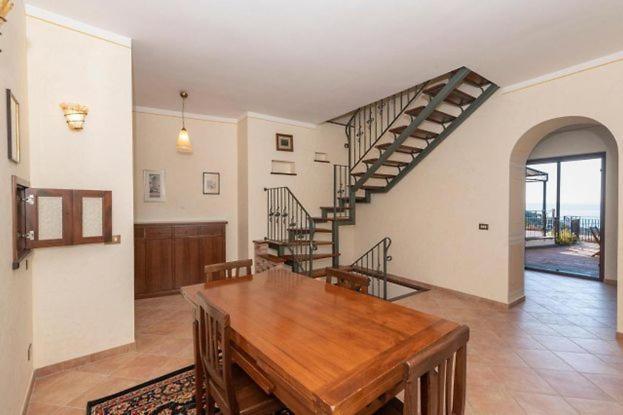 Casa Vacanze Montedoro モンテフィアスコーネ エクステリア 写真